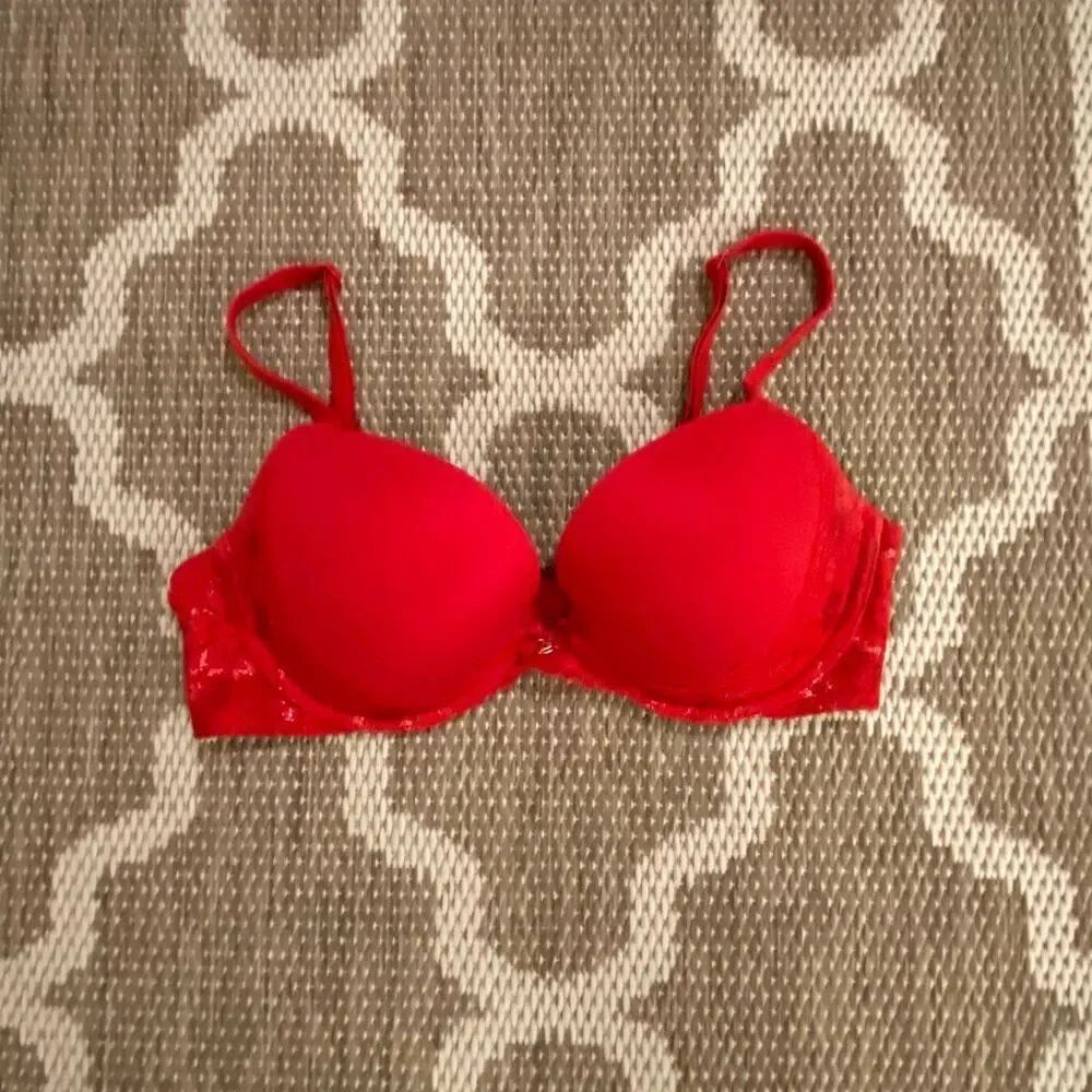 Victoria’s Secret bra, body by Victoria push-up bra, size 34D